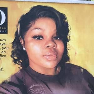 Meet your Posher, Dee-dee